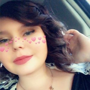 Meet your Posher, Chloe